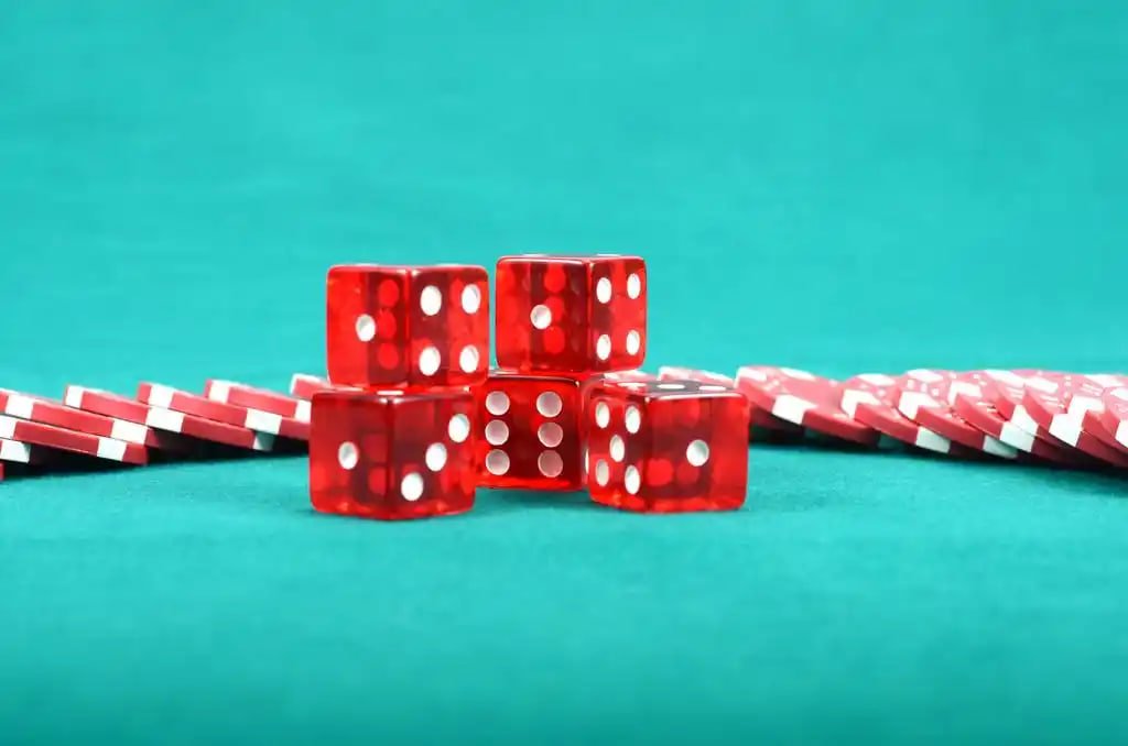 jjj3 App Sportsbook Live Casino Slots features မြန်မာ ကစားသမားများ phone ဖြင့် ကစားနေသောပုံ